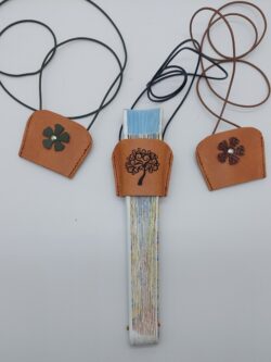 Cuelga abanicos de cuero